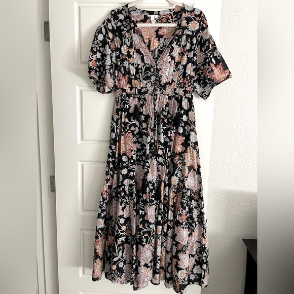 Elan Dresses & Skirts - NWOT Elan Button Down Midi Dress - Large